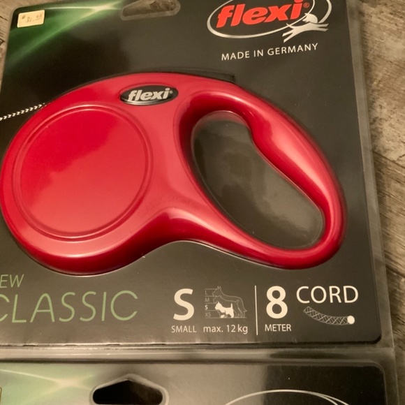 Flexi Classic Red Retractable Leash (Small-Up to 12kg/26lbs) - Picture 2 of 2